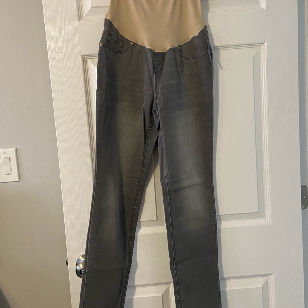Maternity full panel jeans size 8 NWT